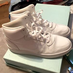 Men’s white Nike sneakers